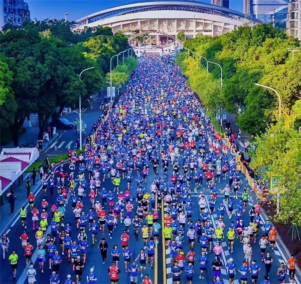 Hi-Q Group corre juntos na maratona de Zhuhai